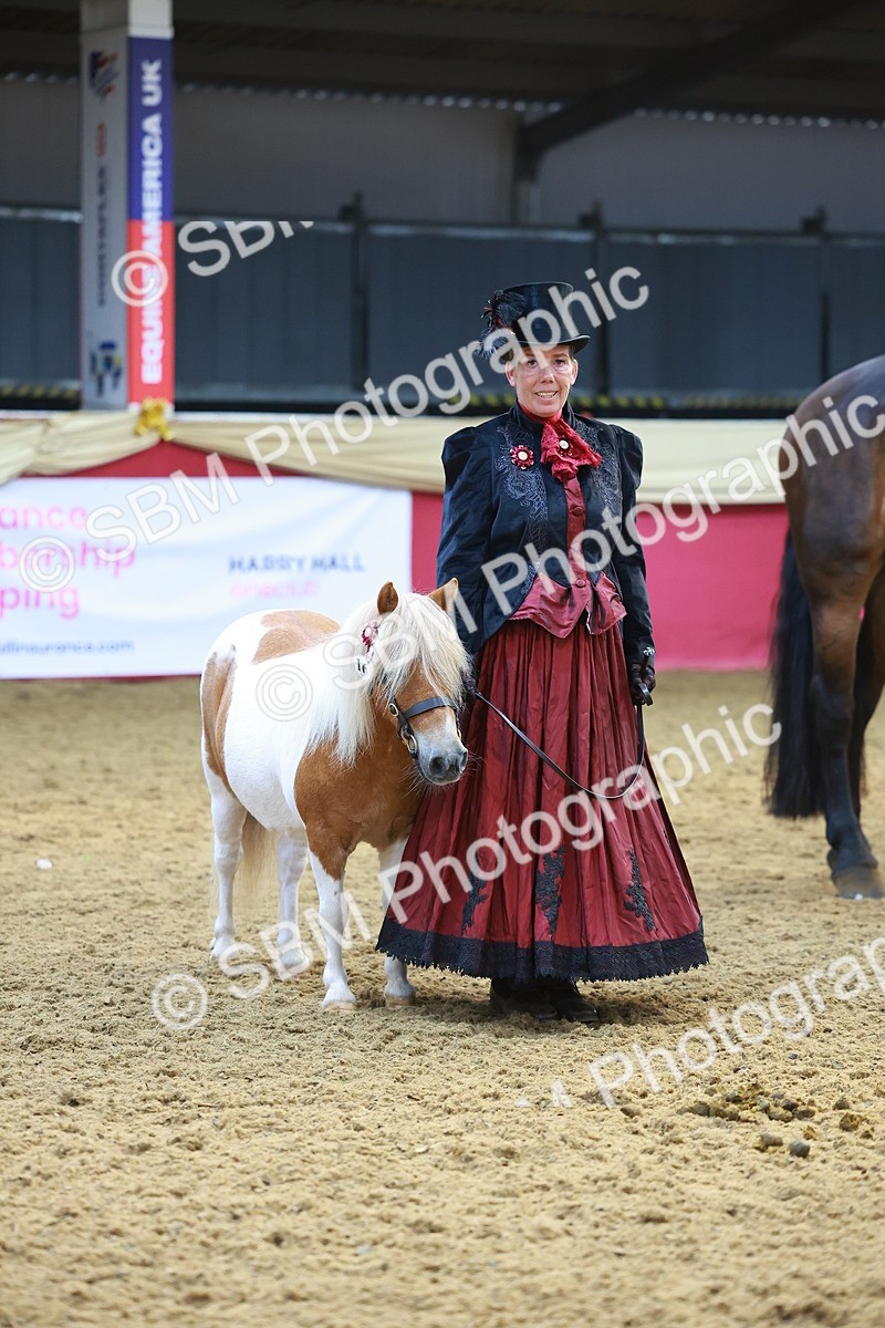 SBM_13640 - Class 104 - IH  Costume