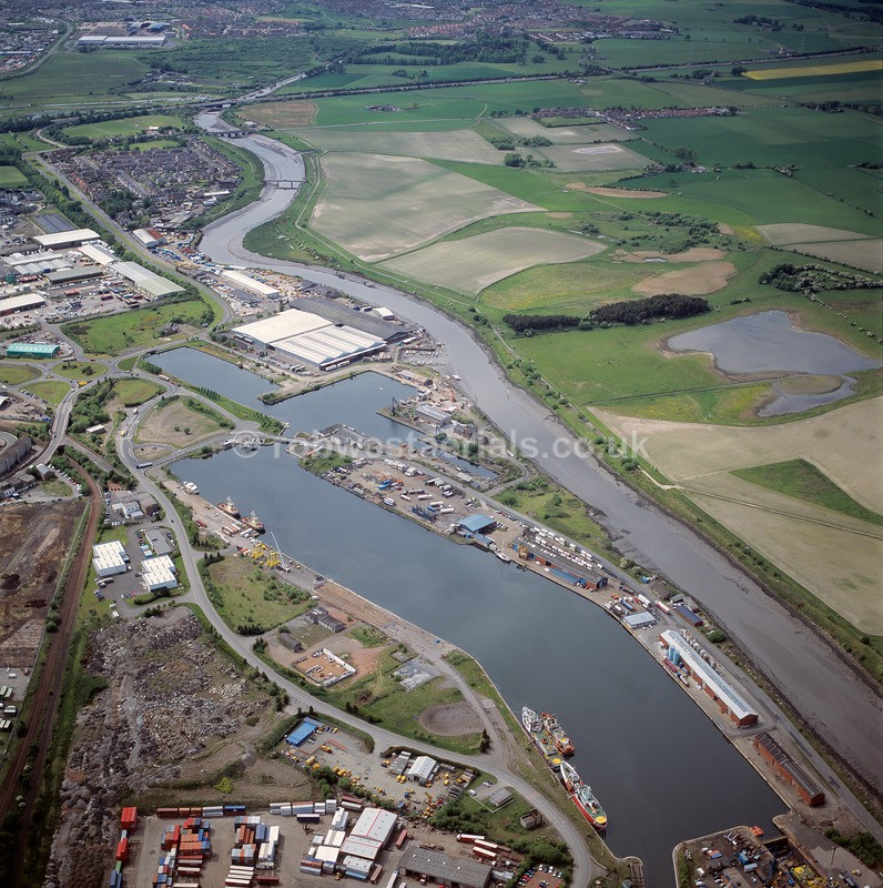 A00662G The River Carron at Grangemouth in 2006 - Lochs, glens and rivers