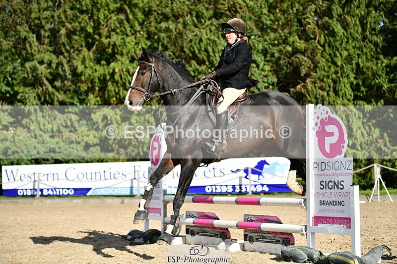 251004A-153447-01885 - Classes 8 & 9 70cm