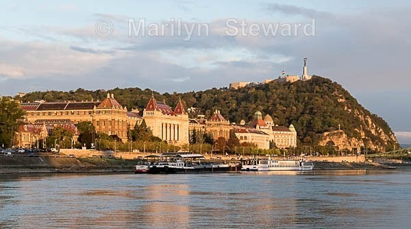 Budapest in golden light 1. - Capitals of Eastern Europe