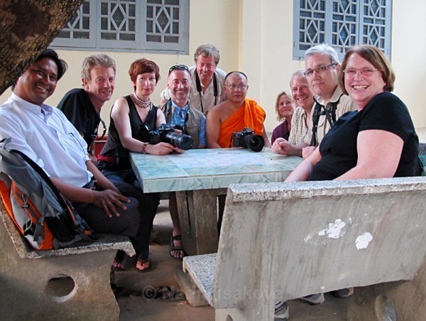 Burma 47 cc - The Burmese Adventure - monks, fishermen and more monks