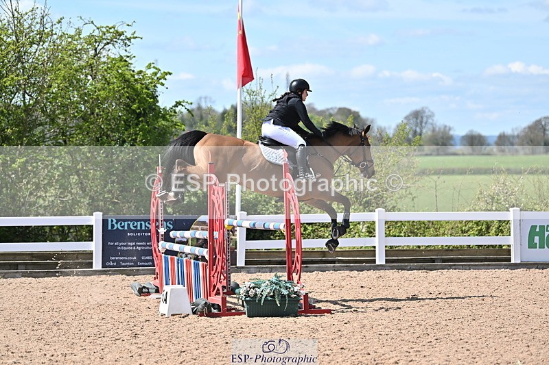 240418A-133120-03501 - Cls 13, 1 Star Bronze Tour 1.10m