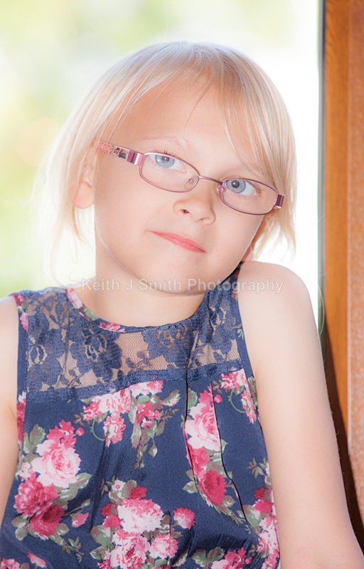 1SKJ6653 - Tina and Kayleigh.