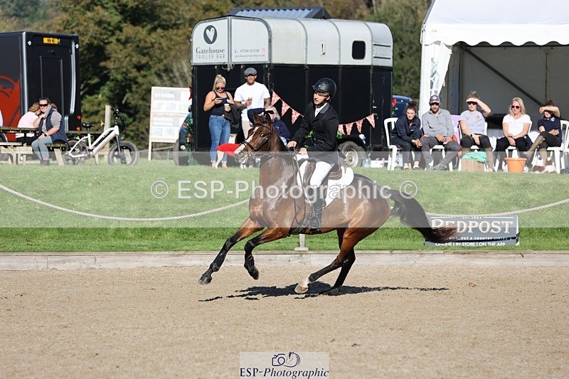 241027-112540-16773 - 327-Daniel.Hockey-JANE.CAMILLE