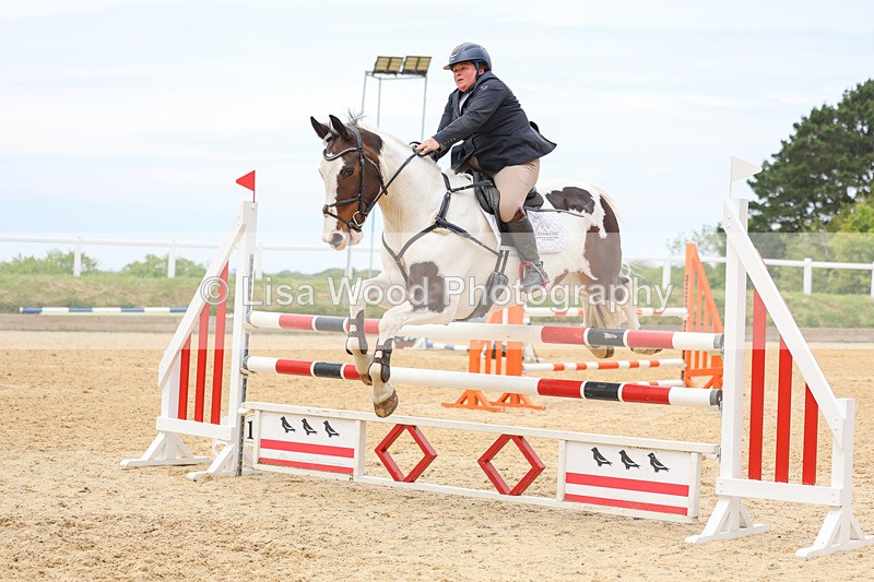 3E7A9384 - Class 8: Senior Newcomers/1.10m open