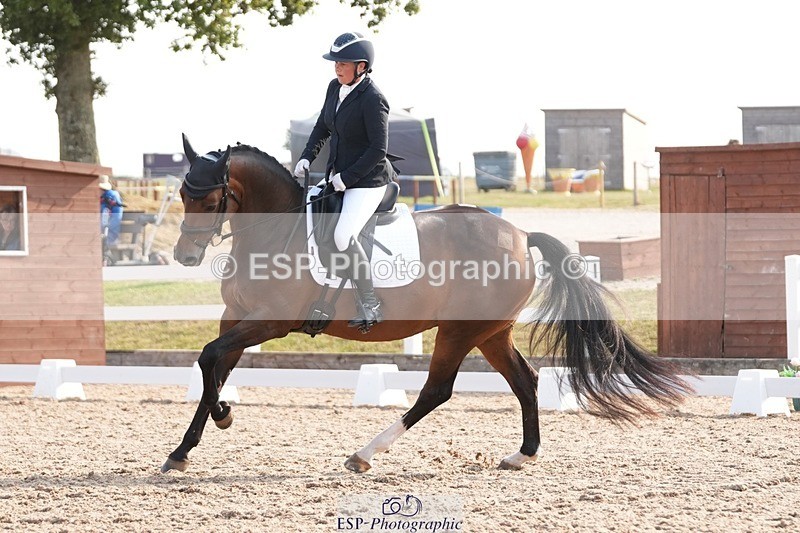 250817-091627-07119 - 047-Hannah.RogersWoodendfarm.Viva