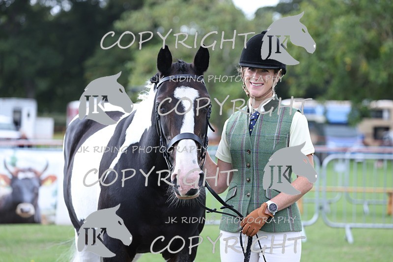 APP_2628 - Class 9 Veterans in hand