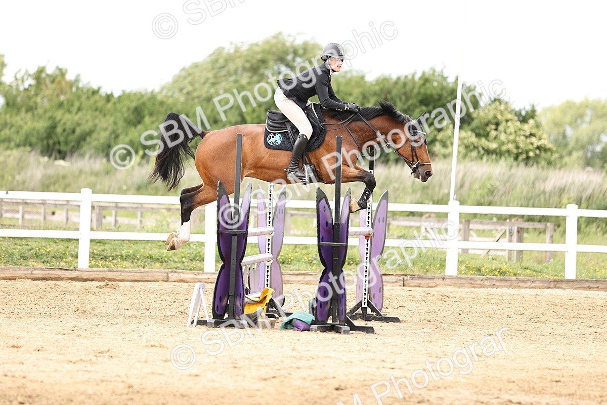 SBM_003413 - Class 11 - Senior Newcomers - 1.10m