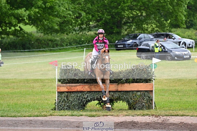 250524A-133413-10937 - B-370-Emma.Hyslop-Webb-KBS.TIME.TRAVEL