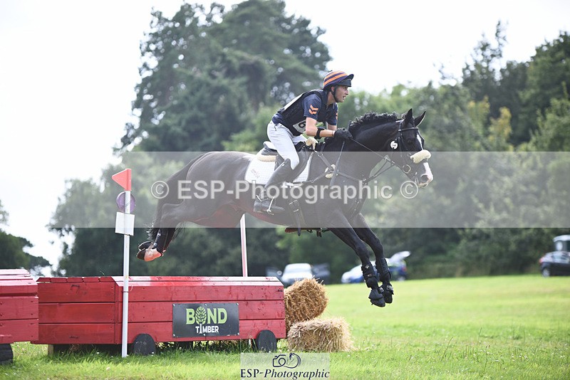 240804-155002-18798 - 616-Max_Forster-HEVANS_ROYAL_REVOLUTION