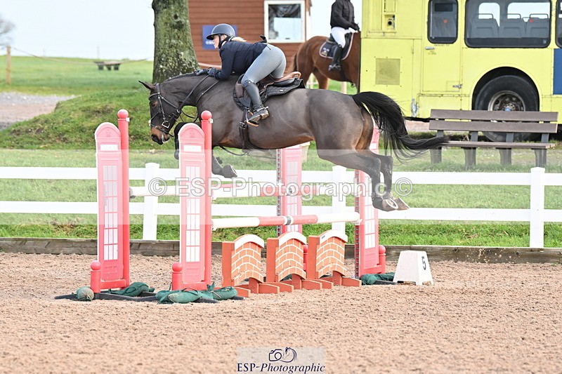 231209A-122620-01771 - Cls 12 Newcomers & 1.10m Open