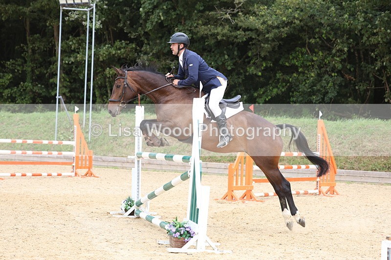 3E7A6364 - Class 8: Senior Newcomers/1.10m open