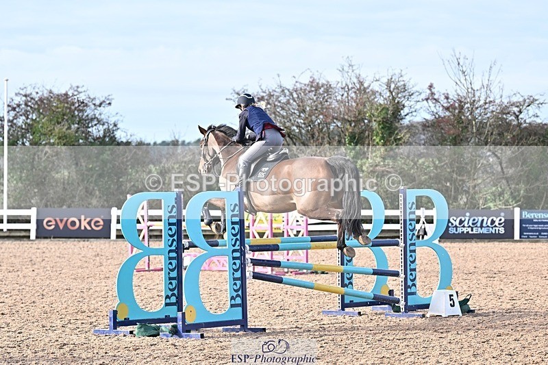 251126-122121-00433 - Cls 4 Newcomers and 1.10m