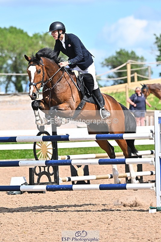 240619A-160217-01103 - Cls 5 Snr Foxhunter and 1.20m Open