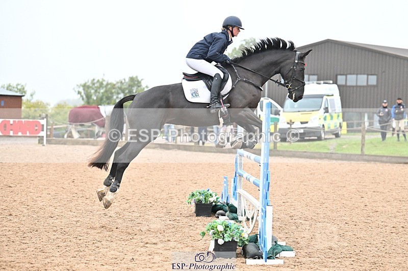 251003-111805-00399 - Cls 2 Newcomers and 1.10m