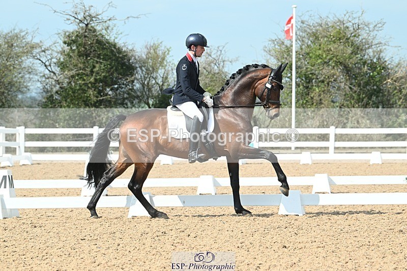 250403-104231-01557 - 048-Angus.Corrie-Deane-Maigret.VD.Watermolen