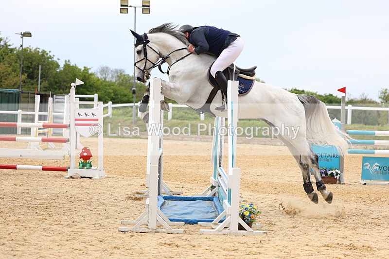 3E7A9403 - Class 8: Senior Newcomers/1.10m open
