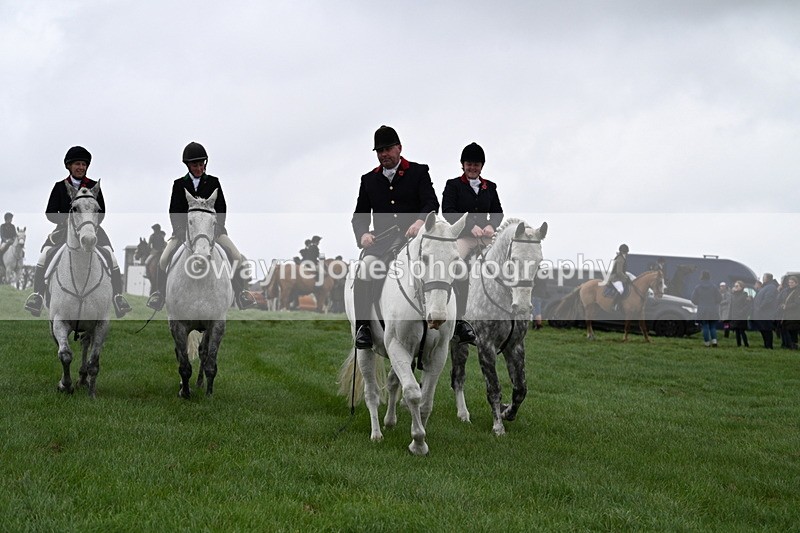WJ7_8740 - Meet Staff & Hounds