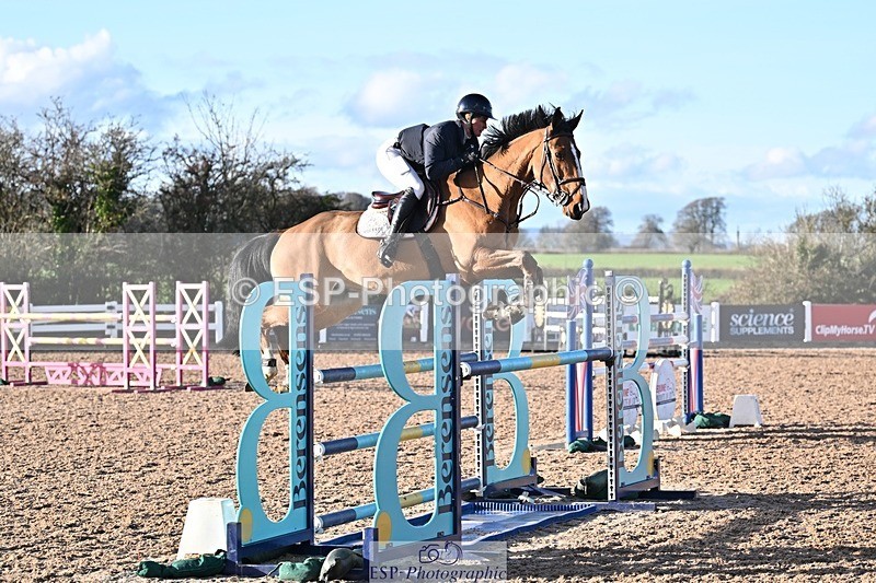 251203-134312-00702 - Cls 5 Foxhunter and 1.20m Open