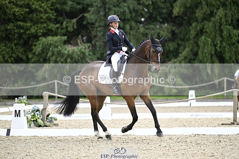 000101-204643-04222 - 409-MHS_SEVENTEEN-Rosalind_Canter