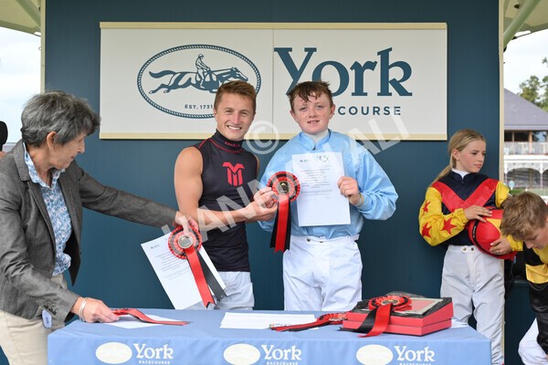 yr04092022p1-82 - 12.30pm 148cm Conditions Pony Race