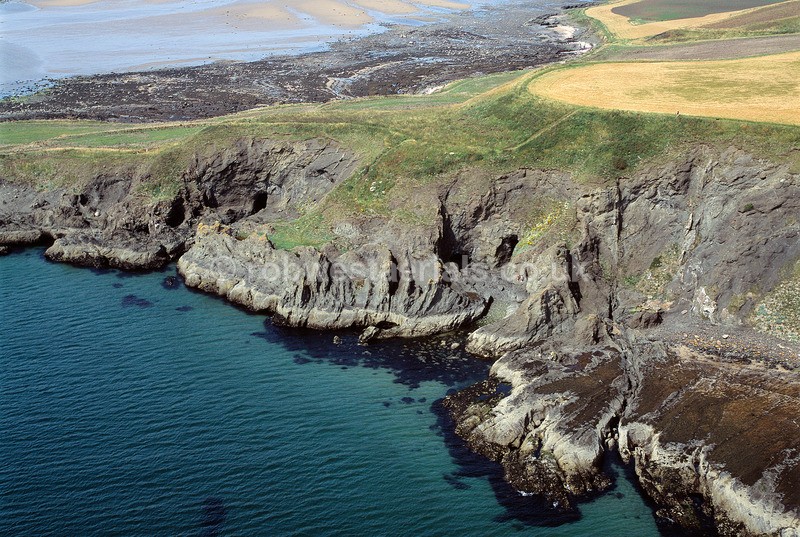 A00543A Kincraig Hill and Macduffs cave Fife - East and north coastlines