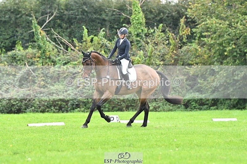 241024-143032-04314 - 582-Courtney.Romcke-JD.ON.THE.ROCKS