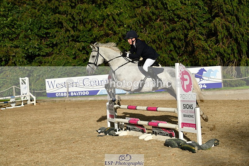 251004A-165424-02282 - Classes 10 & 11 80cm