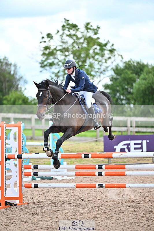 240608A-124325-02362 - Cls 4 Snr Newcomers and 1.10m Open