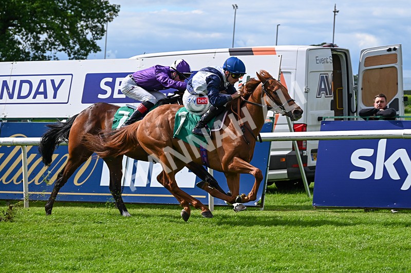 310526-Race 1-Alfred Wallace-7954 - Race 1 15.45pm Enter ITV7 For Free Novice Stakes