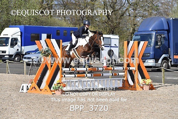 BPP_3720 - CLASS 3 FRI Senior British Novice/ 90cm Open