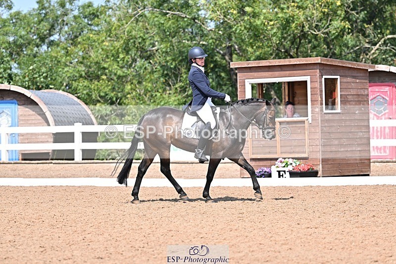 250816-122412-04007 - 090-Sarah.GoddardSaris.Fingers.Crossed