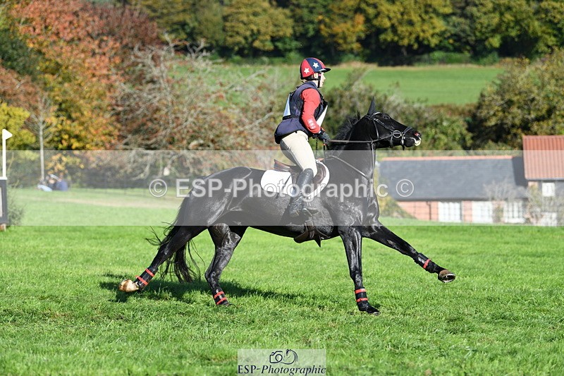 251024A-110824-07569 - A-013-Louisa.Lockwood