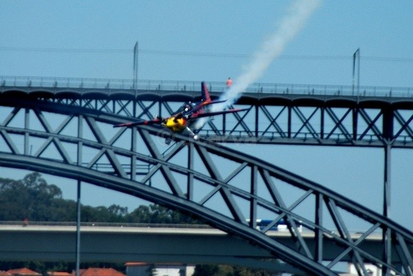 Bridge Dive - Red Bull Air Race II