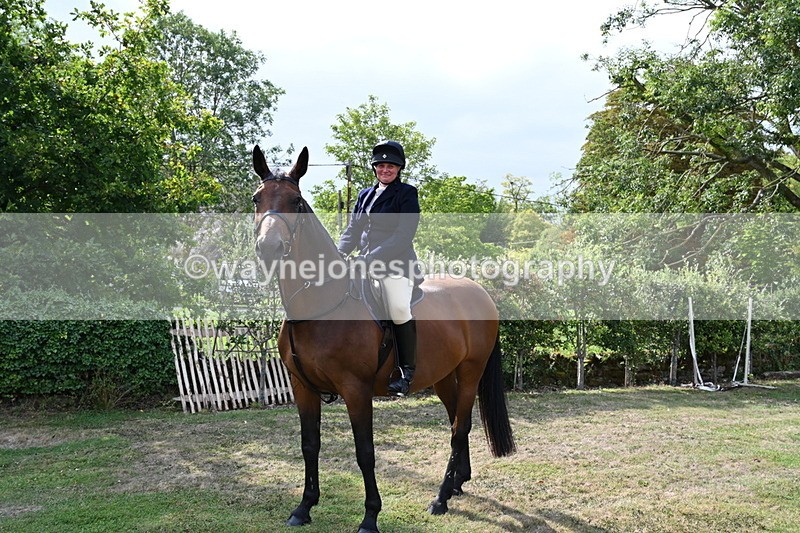 WJ6_3211 - Berks & Bucks - The Old farmhouse - Hound Exercise 20-08-25