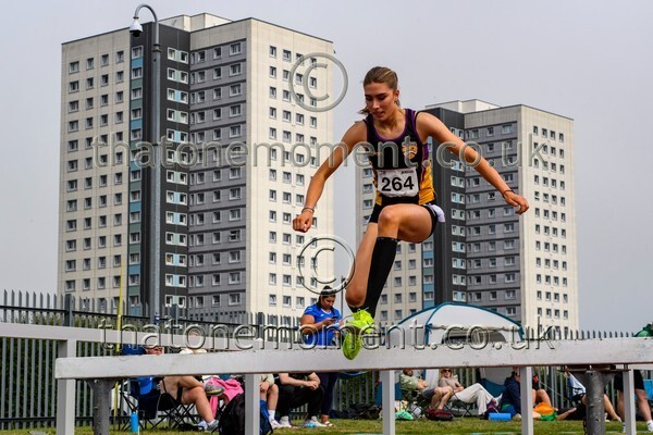 Age25SUN-529823 - Track Female Set One