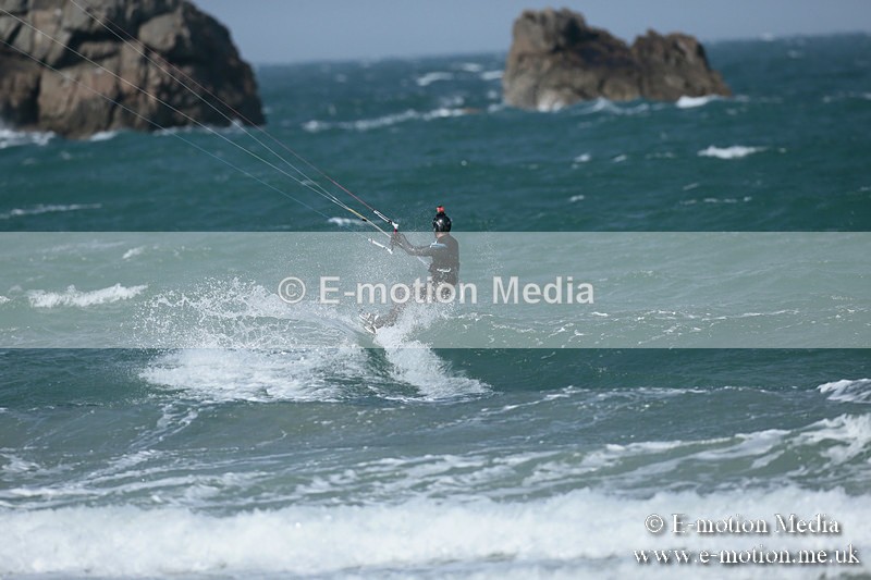 KS 020413-10 - Kite Surfing