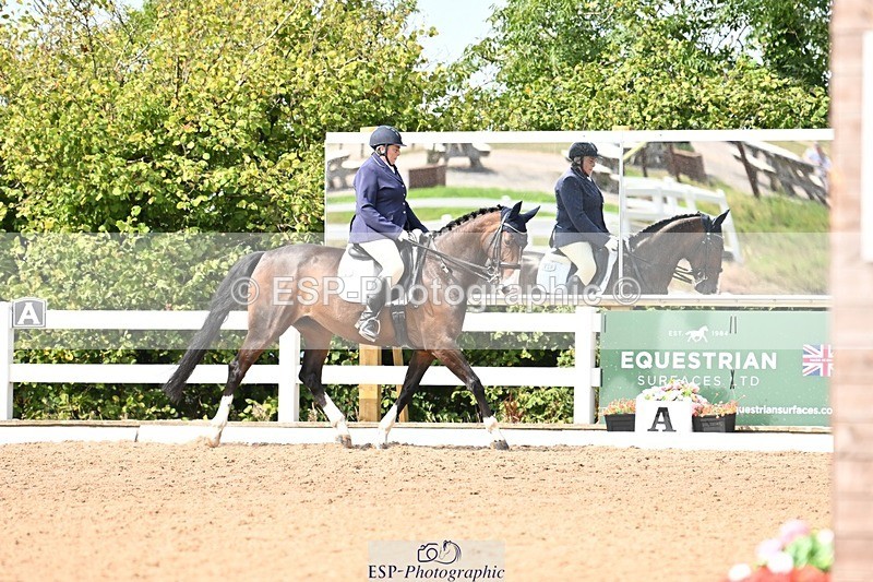 250815-111608-00566 - 031-Nicola.SealRebel.Heart