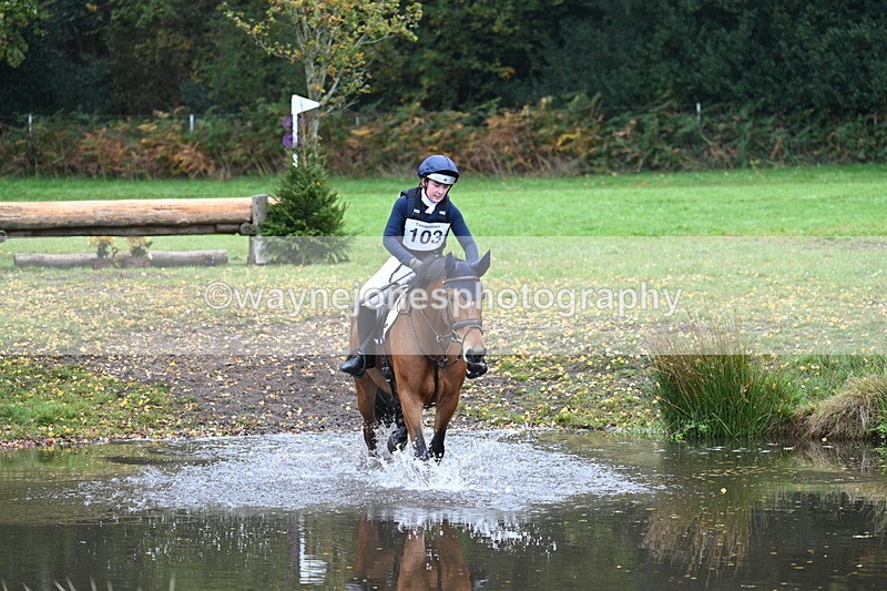 WJ7_3137 - Time 10:47 to 11:11 at the water