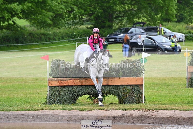 250524A-122309-10180 - B-320-Emma.Hyslop-Webb-CHICAGO.CHARLIE