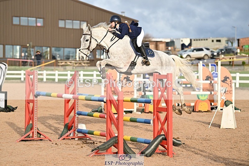 241208-135620-01837 - Cls 22 Foxhunter and 1.20m Open