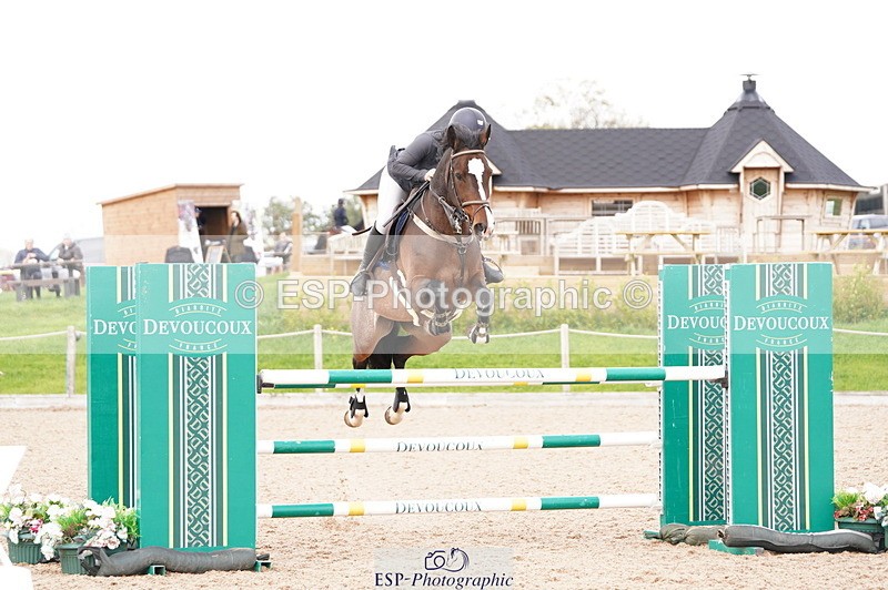 241004A-145542-00842 - Fri 04 Snr Fox & 1.20m Open