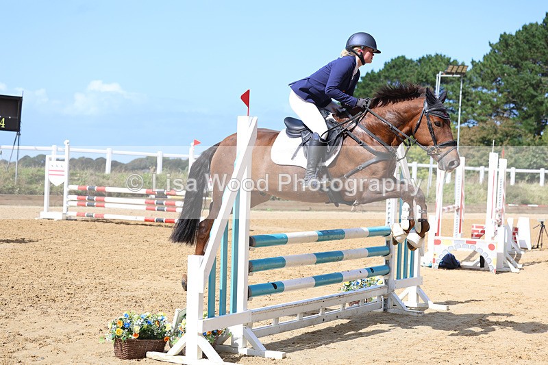 3E7A9321 - Class 9: Senior British Novice/90cm open