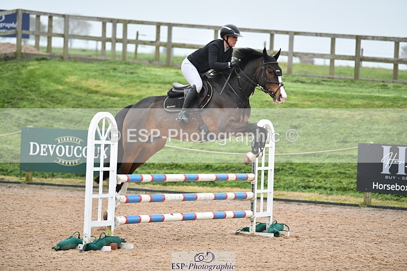 241102A-111533-04236 - SAT Cls 9 British Novice and 90cm Open