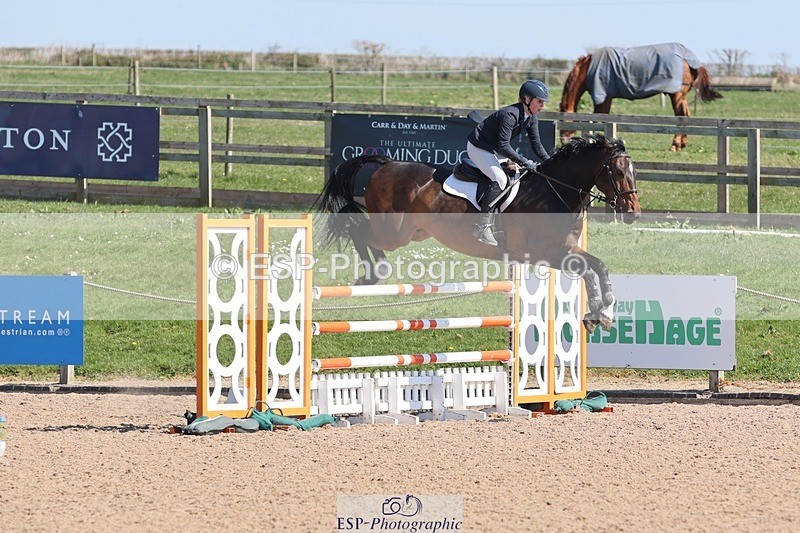 250402-130230-00690 - Cls 6 Foxhunter and 1.20m Open
