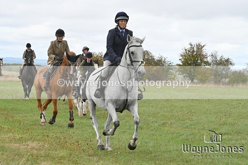 WJ7_0964 - Berks & Bucks Hound Exercise Blewbury 13-09-26
