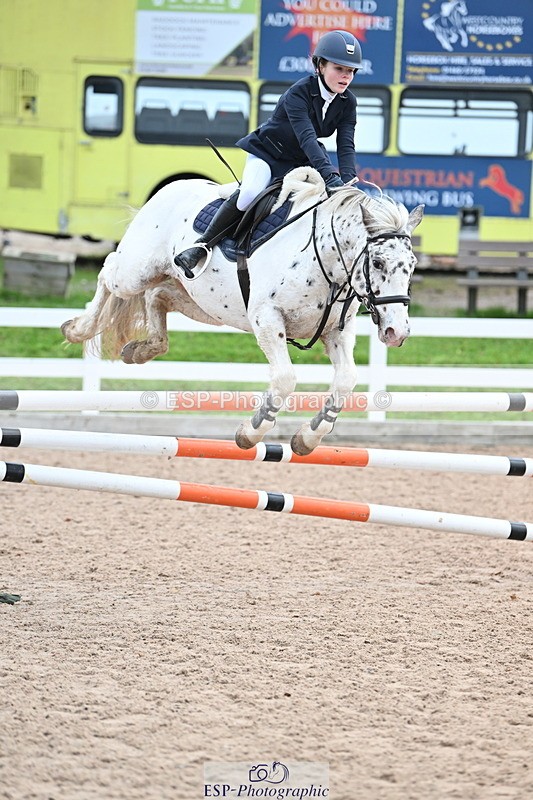 231119A-120352-05563 - Sun Cls 5 Newcomers & 1m Open