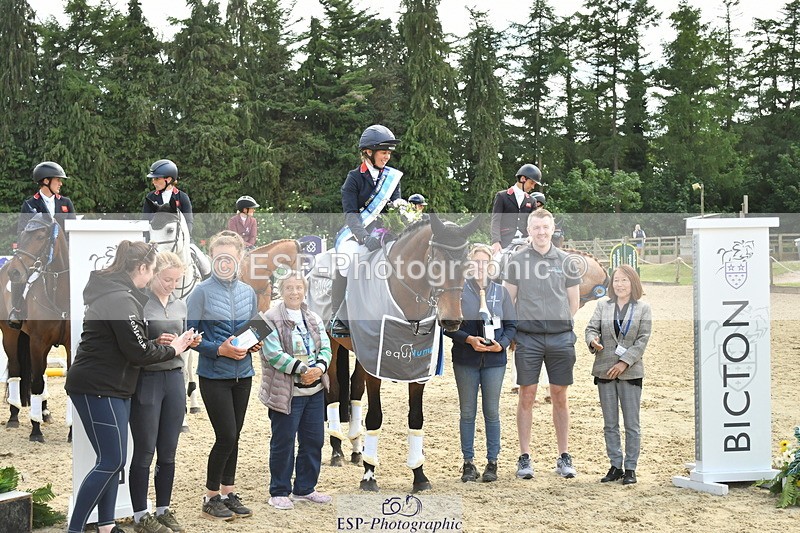 250525A-161227-18900 - Presentations Section C CCI 2 Star Long