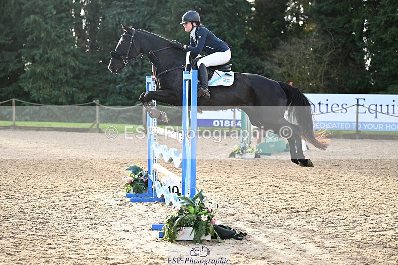 241025-100151-05272 - 128-Lottie.Turnell-TRICKLE