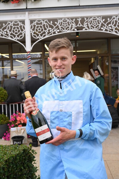 yr24092021r8-48 - Race 8 5.25pm William Hill Build Your Own Odds Apprentice Stakes